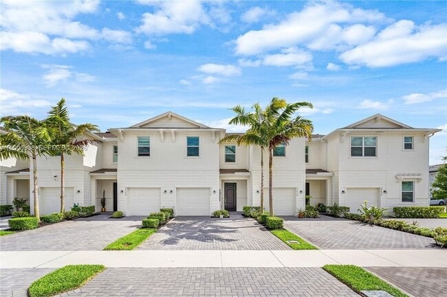 Photo - 4612 Hollister Ave Townhome