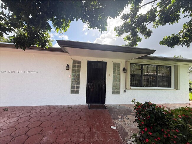 Building Photo - 2650 SW 13th Ave