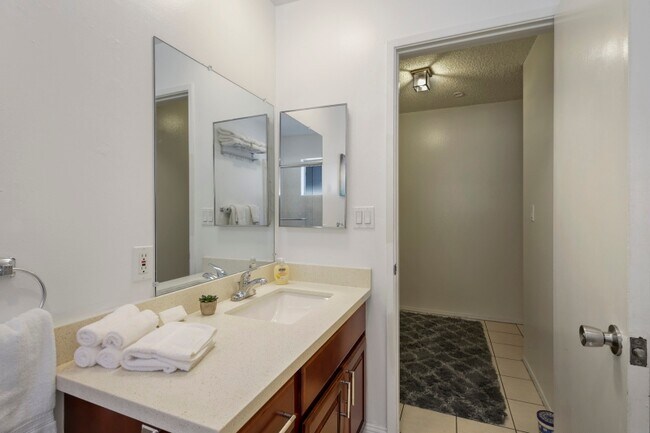 Building Photo - 431 Richmond Dr