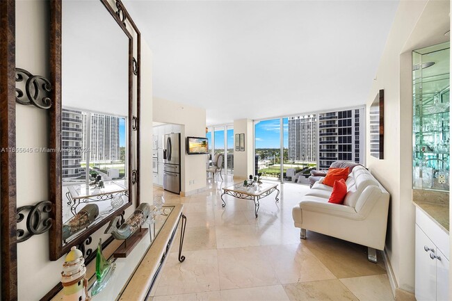 Foto del edificio - 4775 Collins Ave