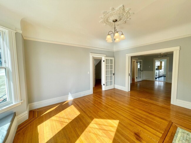 Building Photo - 472 Clipper St