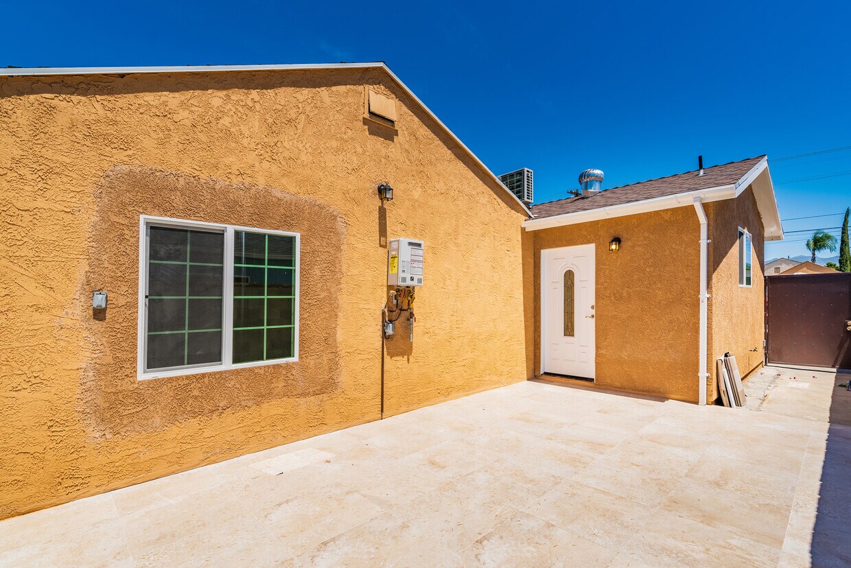 Foto principal - 10152 Laurel Canyon Blvd