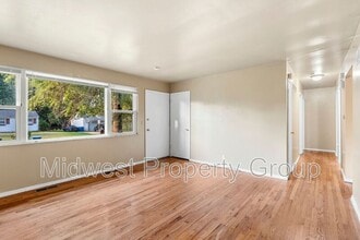 Building Photo - 1364 Farmview Ave