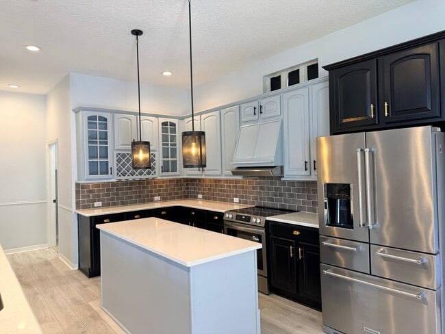 Building Photo - 603 Canne Pl