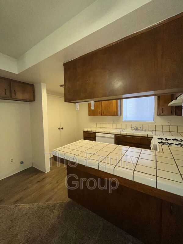 Foto del edificio - 1266 Tustin Cir