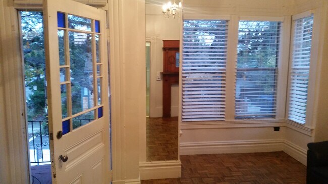sala de estar - 1245 Allston Way