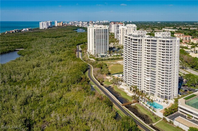 Foto del edificio - 6849 Grenadier Blvd