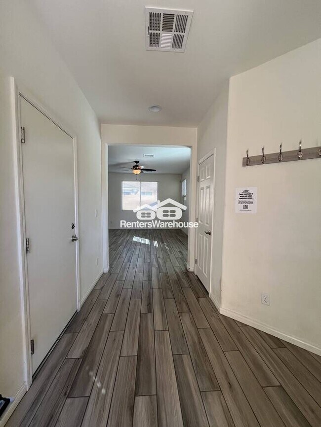 Building Photo - $500 move in rent concession. A modern oasis just waiting for you!
