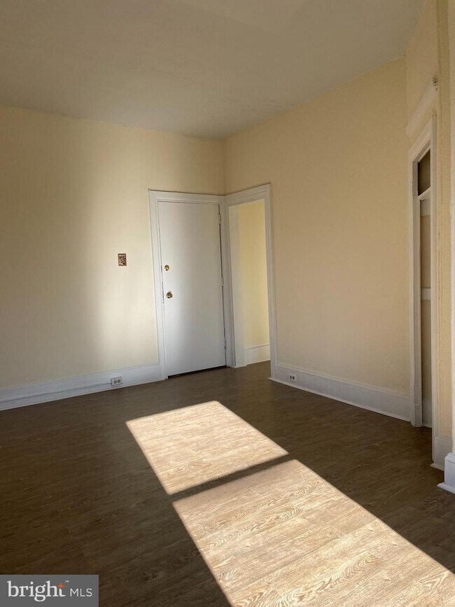 Foto del edificio - 516 W Queen Ln