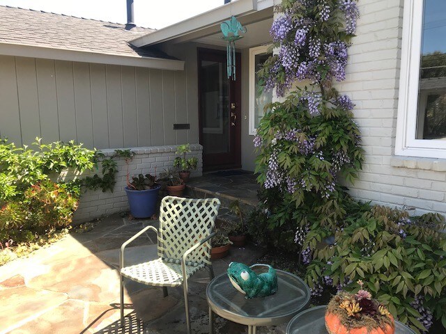 Front Door - 320 E Bellevue Ave