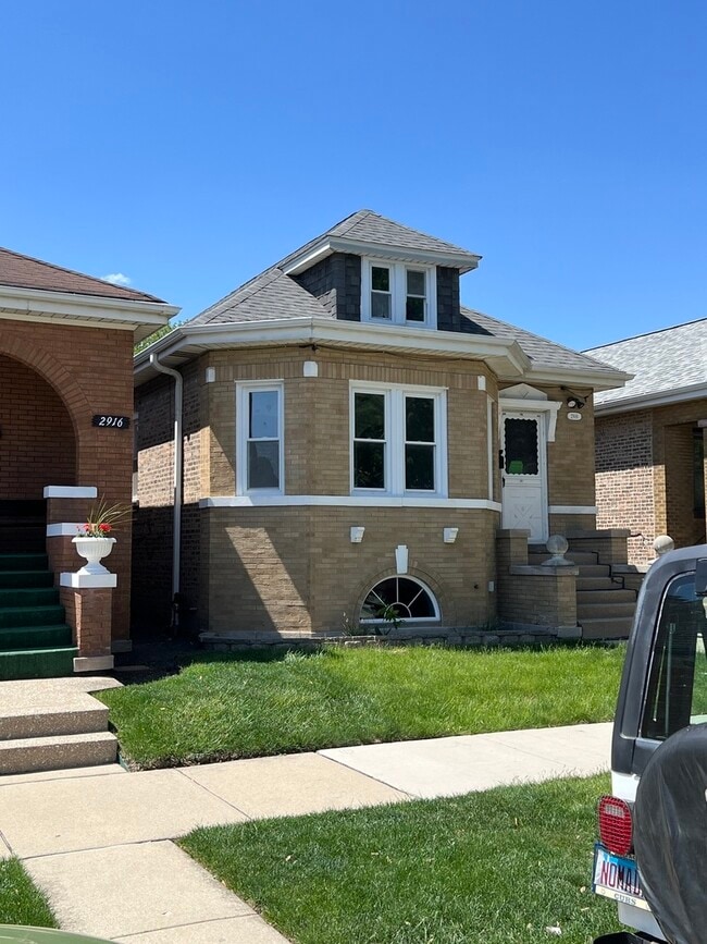 Building Photo - 2918 N Lowell Ave