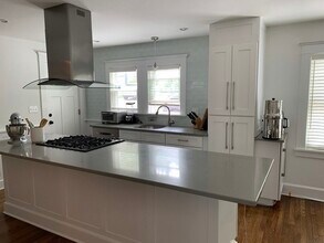 Building Photo - 55 Eliot Crescent