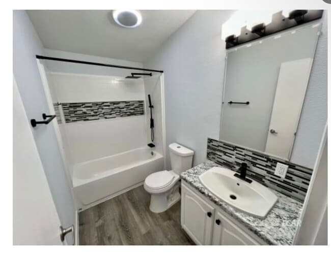 Building Photo - 1306 Dotta Dr