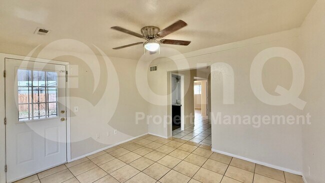 Foto del edificio - 531 N 111th Pl