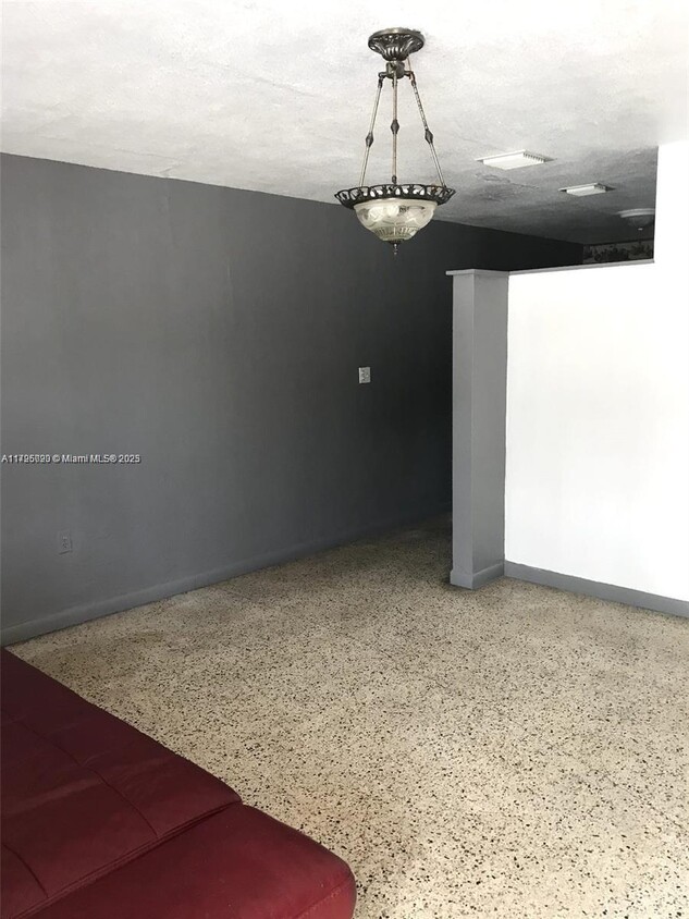 Primary Photo - 3121 NW 103rd St