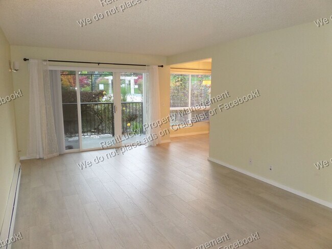 Building Photo - Great UPDATED One-Bedroom Condo in Gorgeou...