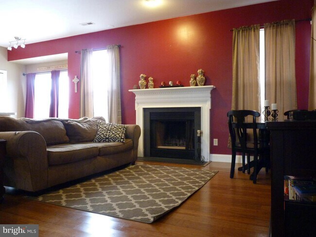 Building Photo - 3650 Rolling Hills Dr