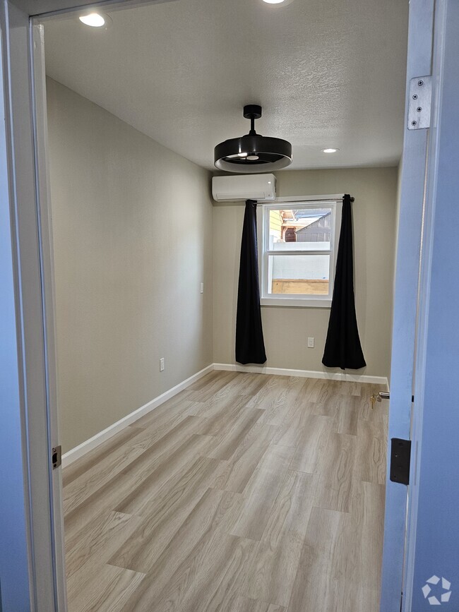 Building Photo - 1175 N Normandie Ave