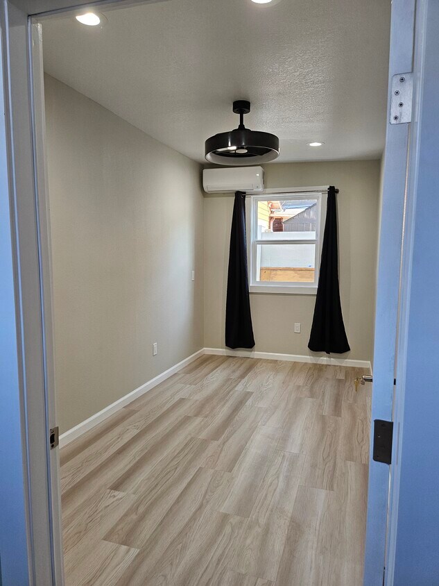Foto principal - 1175 N Normandie Ave
