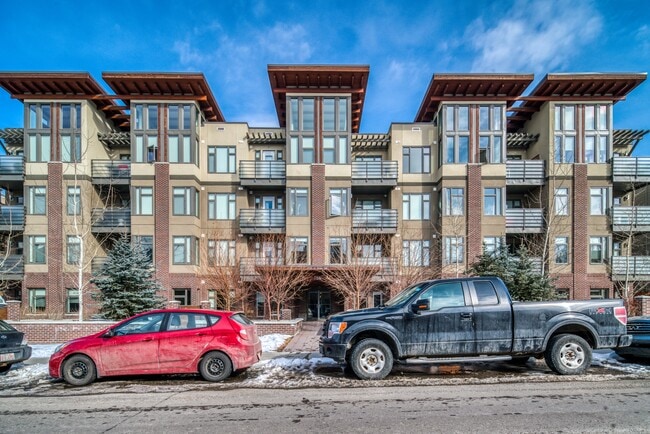 Building Photo - 1720-1710 10 St SW