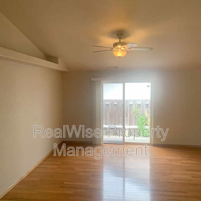 Building Photo - 112 SE Independence Dr