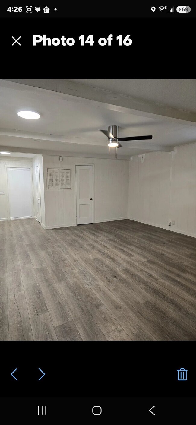 Foto del edificio - 811 E Navarro St