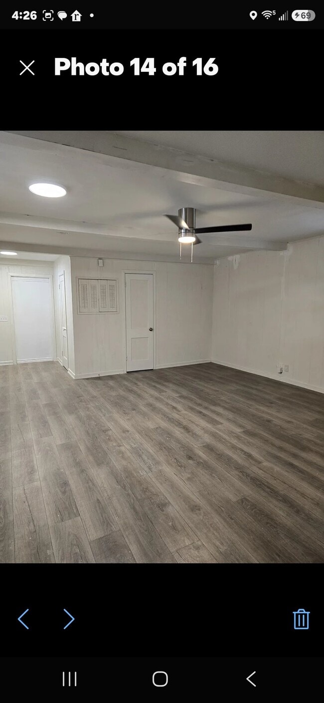 Building Photo - 811 E Navarro St