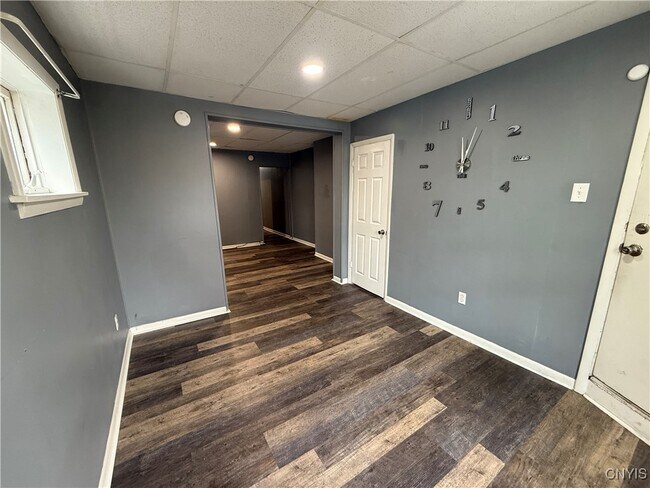 Foto del edificio - 221.5 Lakeview Ave