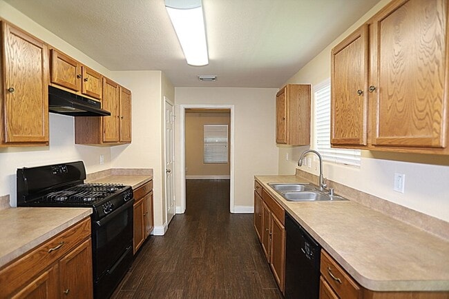 Building Photo - 10403 Hurst Hill Ln