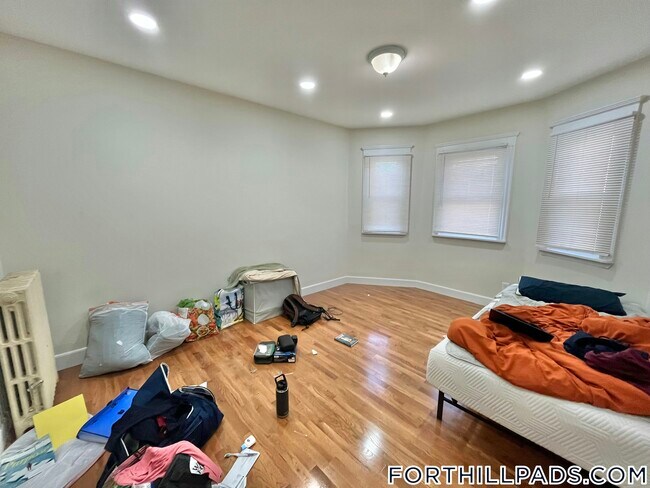 Building Photo - 49 Beech Glen St