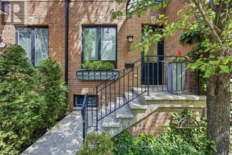 Building Photo - 52 Shaftesbury Ave