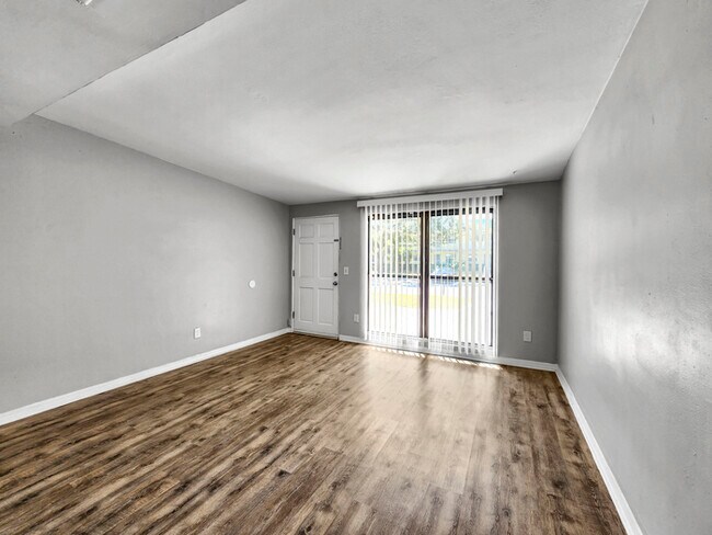 Foto del edificio - 2120 Catalina Dr