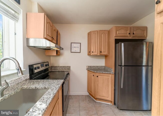 Building Photo - 13801 Sauterne Way