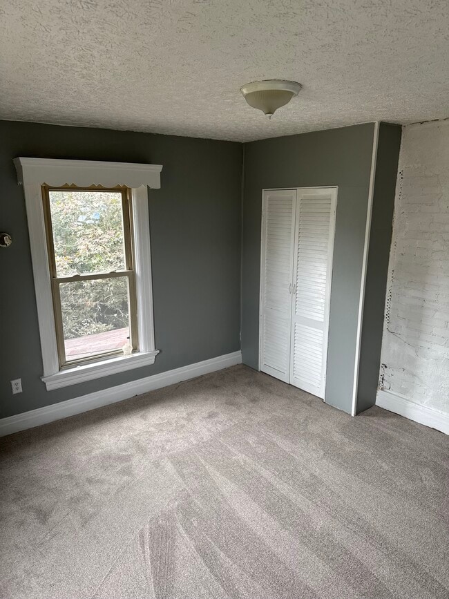 Building Photo - 1401 Highland Ave