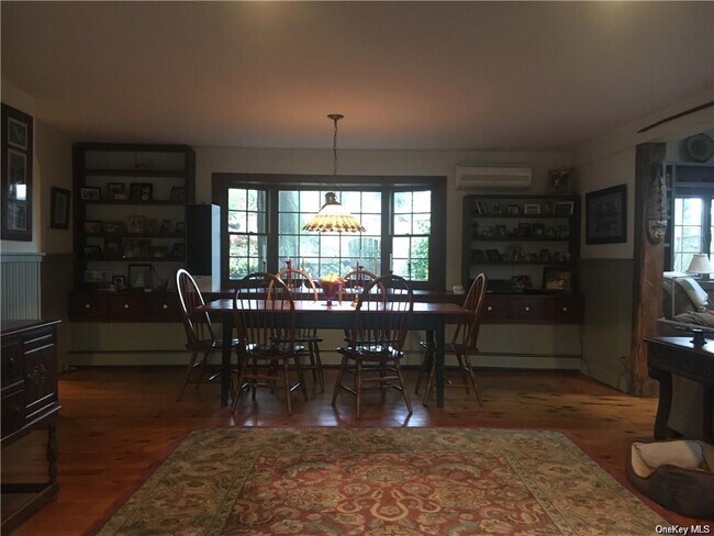 Building Photo - 718 River Rd