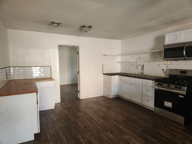 Building Photo - 1117 W Tonto St