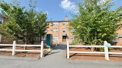 Building Photo - 160 Tyngsboro Rd