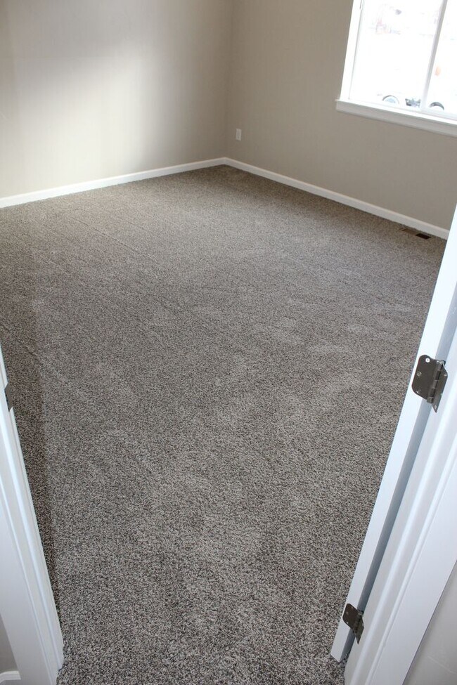 Foto del edificio - Beautiful Newer Townhouse