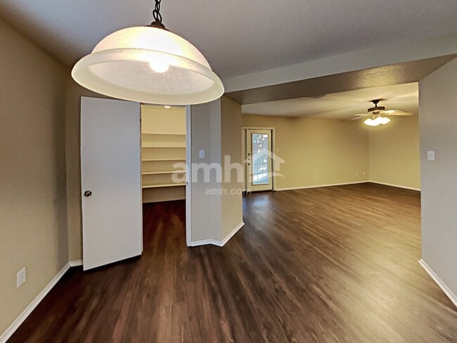 Foto del edificio - 10339 Manor Crk