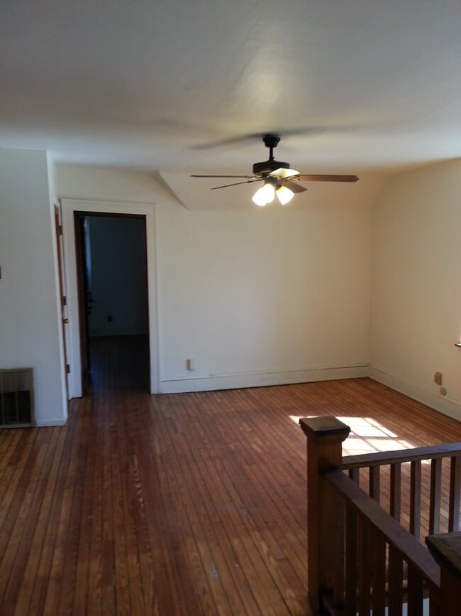 Lakewood Premier Apartments 15605 Madison Ave Cleveland, OH