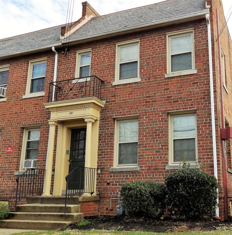 Foto principal - 161 35th St NE
