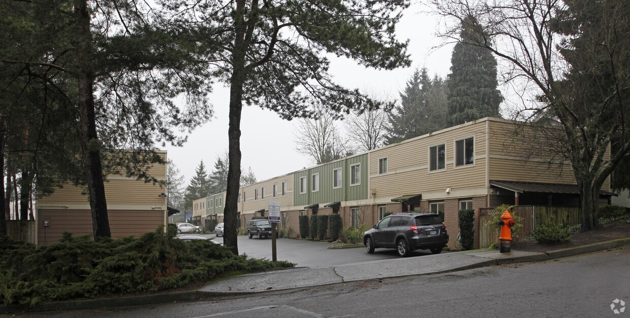 Building Photo - Multnomah Village Townhomes