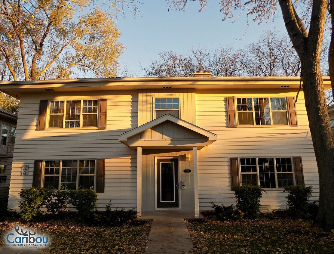 Primary Photo - 3209 Ridgeway Ave