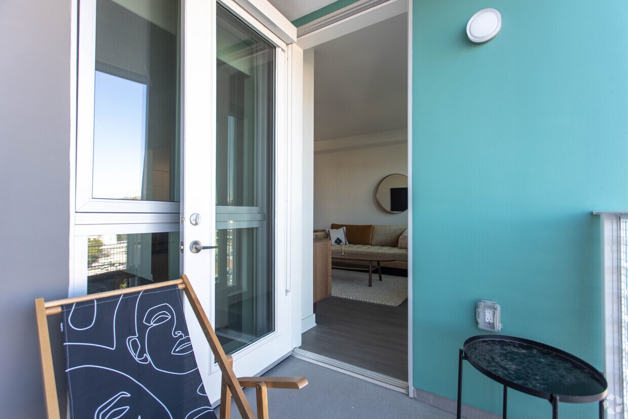 Nova Apartments on Wilshire Apartments in Los Angeles, CA Westside