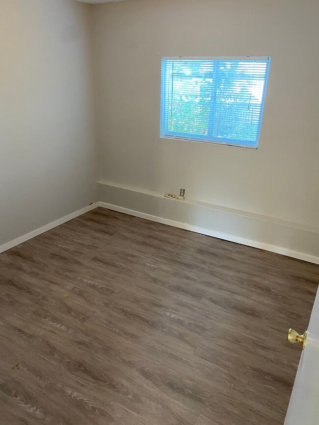 Building Photo - $300 OFF FIRST MONTH | $1162 | 2BR/1BA 4Pl...