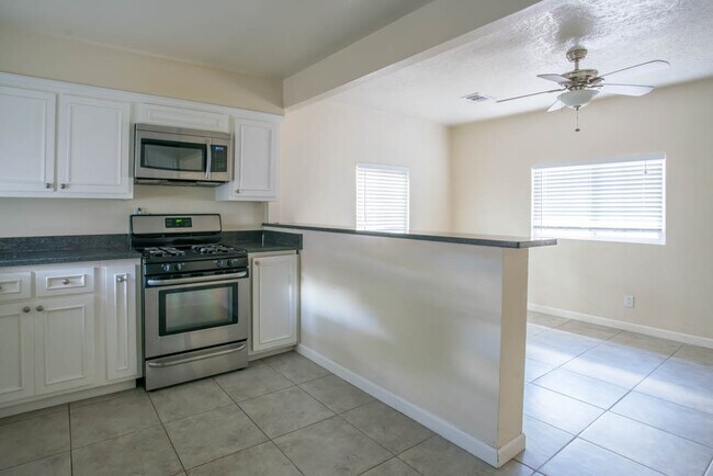 Foto del edificio - 1846 Henry Cir SW