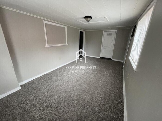 Building Photo - 3253 Starsdale - Available Now!
