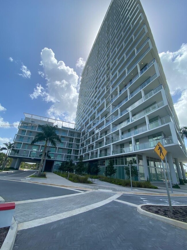 Building Photo - 2000 Metropica Wy