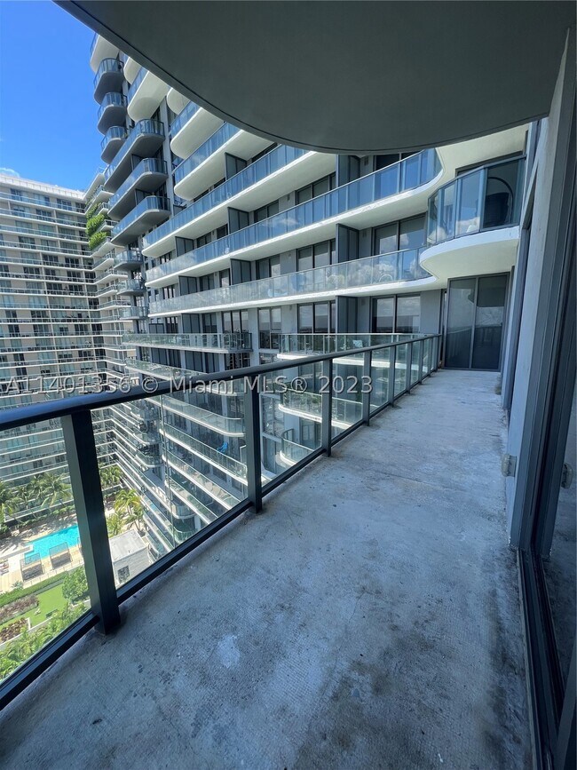 Foto del edificio - 121 NE 34th St