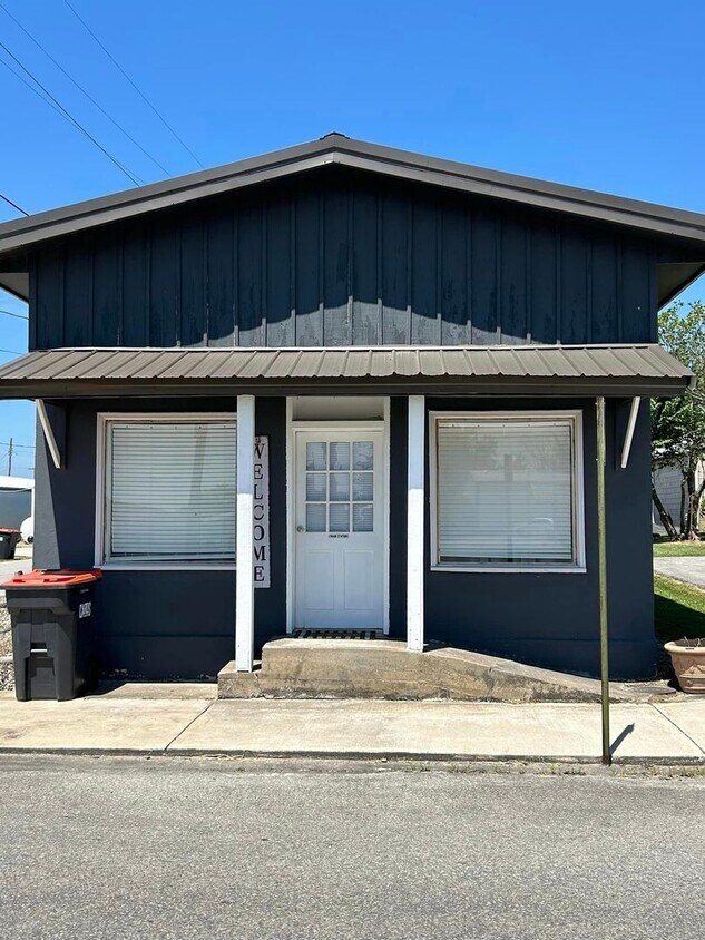 Primary Photo - 211 S Main Ave